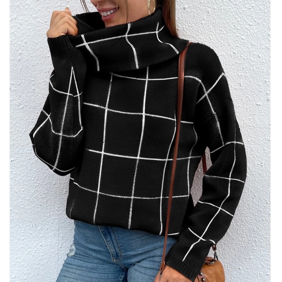 Rouge! Sweaters - Black Grid Printed Long Sweater Plaid Pattern Split Sides Pullover Turtleneck